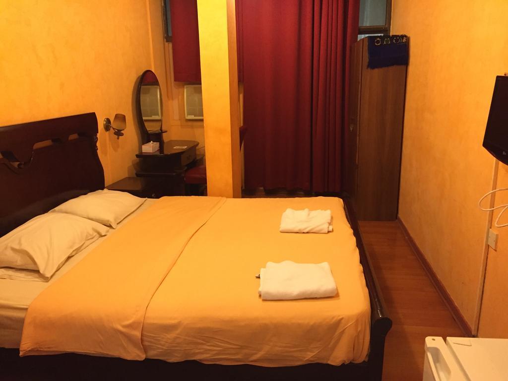 Emirates Hotel Dubai Room photo